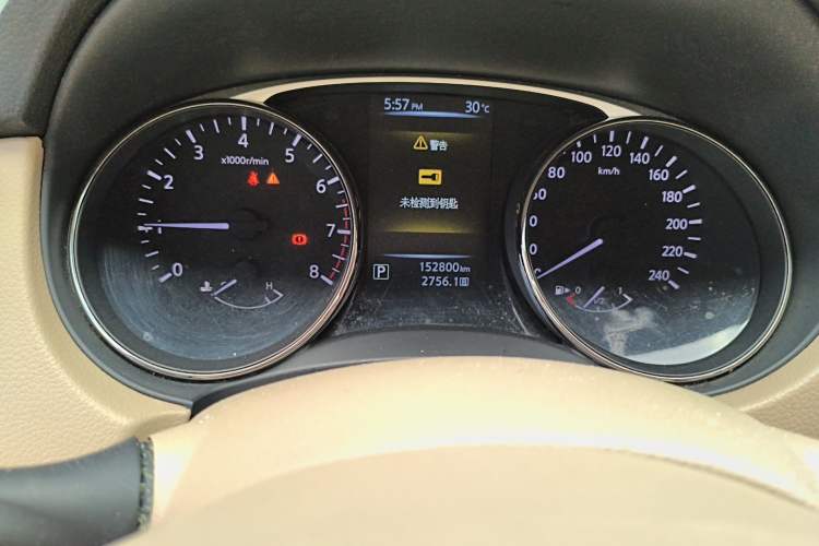 Used Nissan X-Trail 2014 2.5L CVT Leading Edition 4WD Odometer Close Up