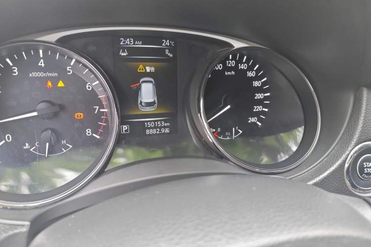 Used Nissan X-Trail 2014 2.5L CVT Luxury Edition 4WD Odometer Close Up