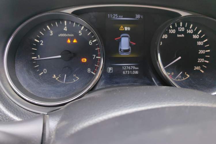 Used Nissan X-Trail 2014 2.0L CVT Comfort Edition 2WD Odometer Close Up