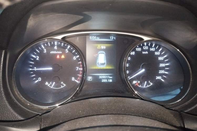 Used Nissan X-Trail 2014 2.0L CVT Comfort Edition 2WD Odometer Close Up