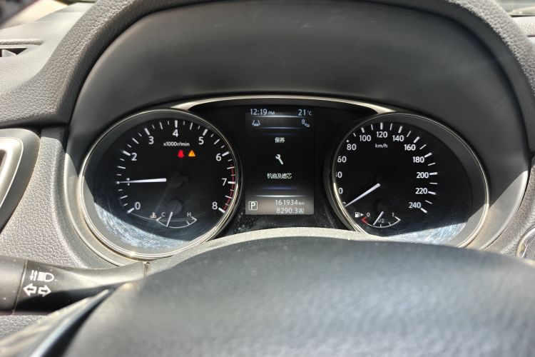 Used Nissan X-Trail 2014 2.5L CVT Luxury Edition 4WD Odometer Close Up