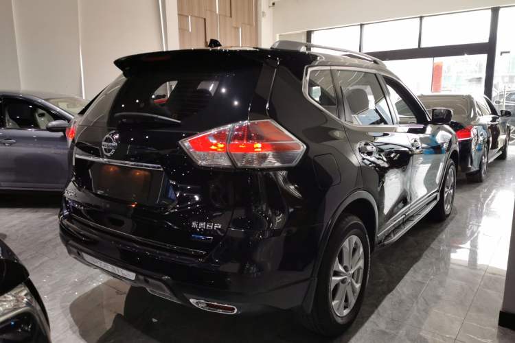 Used Nissan X-Trail 2014 2.0L CVT Smart Edition 2WD Rear Right 45 Deg