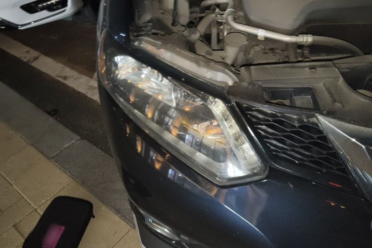 Used Nissan X-Trail 2014 2.5L CVT Leading Edition 4WD Right Front Headlight