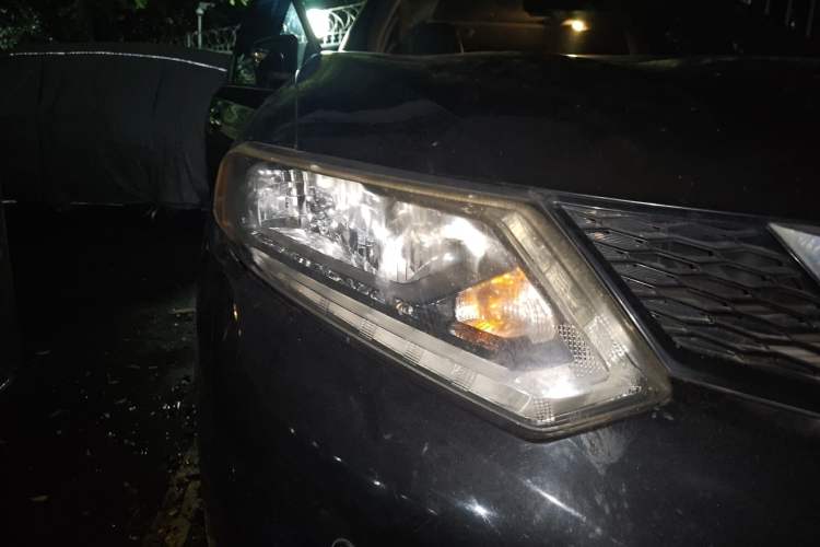 Used Nissan X-Trail 2014 2.0L CVT Comfort Edition 2WD Right Front Headlight