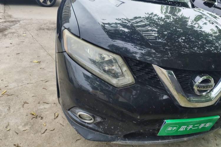 Used Nissan X-Trail 2014 2.5L CVT Luxury Edition 4WD Right Front Headlight