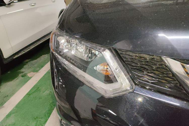Used Nissan X-Trail 2014 2.5L CVT Luxury Edition 4WD Right Front Headlight