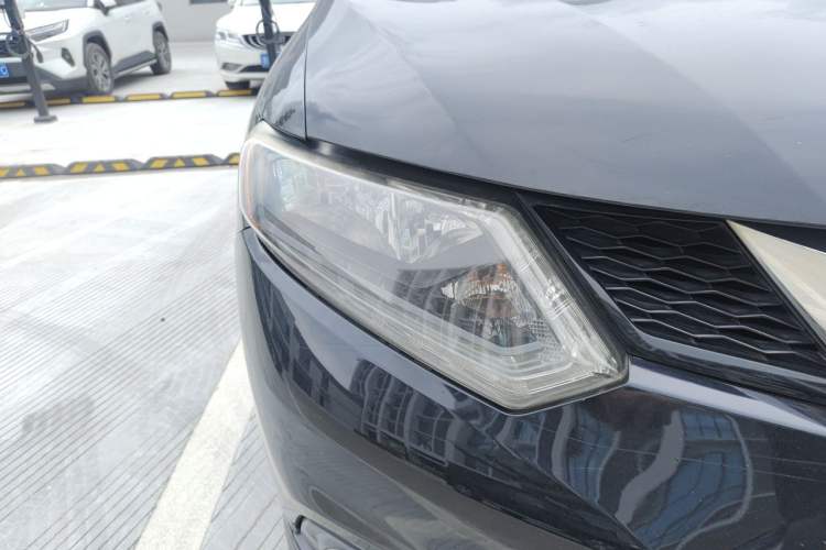 Used Nissan X-Trail 2014 2.0L CVT Comfort Edition 2WD Right Front Headlight