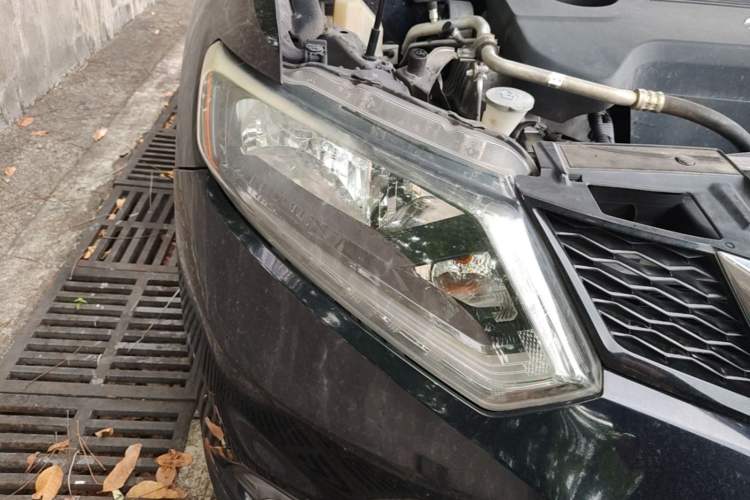 Used Nissan X-Trail 2014 2.5L CVT Luxury Edition 4WD Right Front Headlight