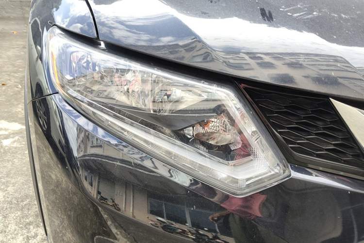 Used Nissan X-Trail 2014 2.5L CVT Leading Edition 4WD Right Front Headlight