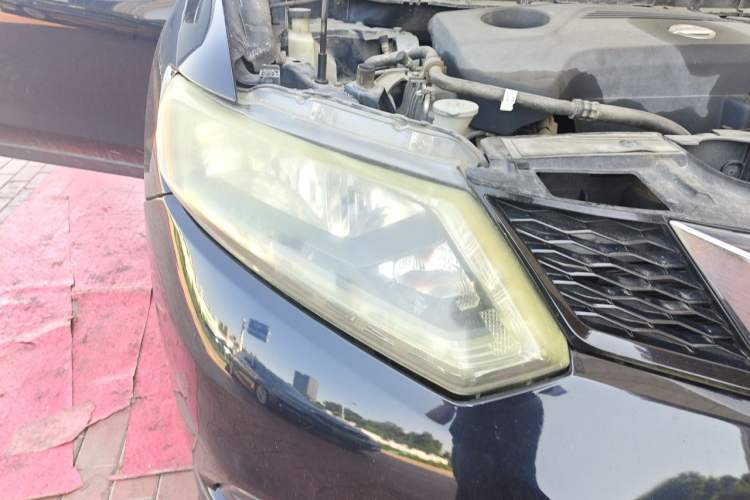 Used Nissan X-Trail 2014 2.5L CVT Luxury Edition 4WD Right Front Headlight