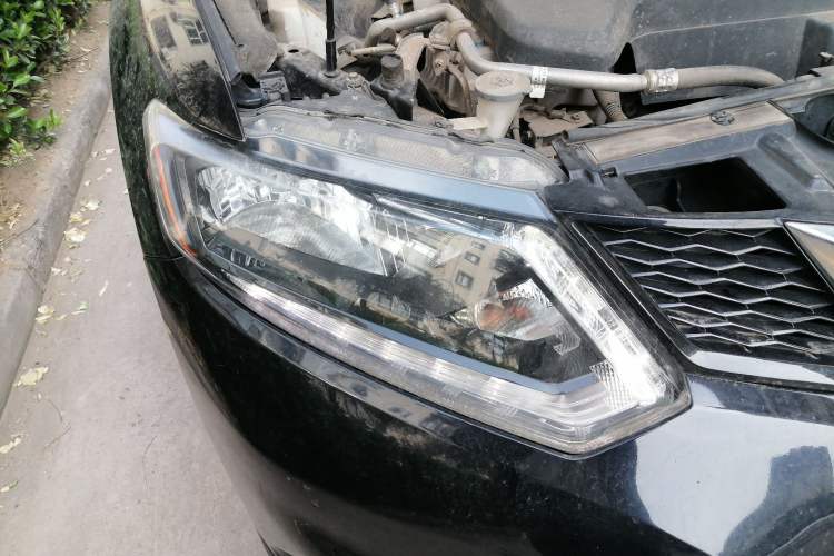 Used Nissan X-Trail 2014 2.5L CVT Luxury Edition 4WD Right Front Headlight