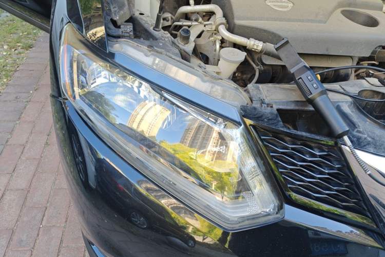 Used Nissan X-Trail 2014 2.0L CVT Smart Edition 2WD Right Front Headlight