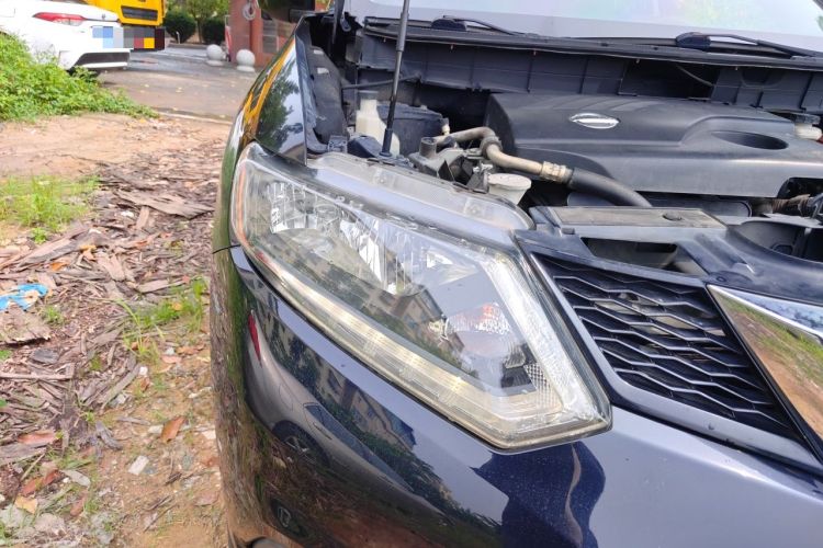 Used Nissan X-Trail 2014 2.0L CVT Smart Edition 2WD Right Front Headlight