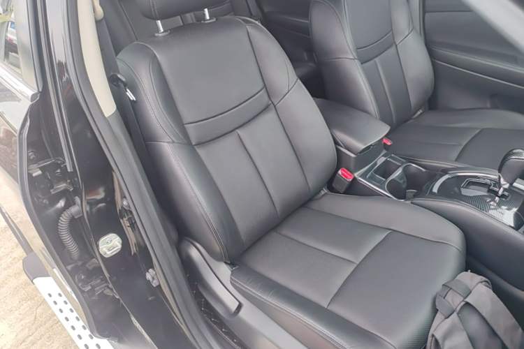 Used Nissan X-Trail 2014 2.0L CVT Comfort Edition 2WD Right Front Seat