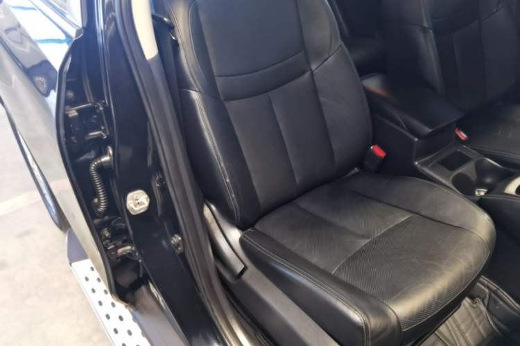 Used Nissan X-Trail 2014 2.0L CVT Comfort Edition 2WD Right Front Seat