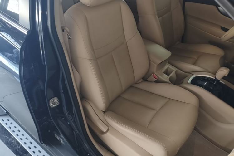 Used Nissan X-Trail 2014 2.0L CVT Comfort Edition 2WD Right Front Seat