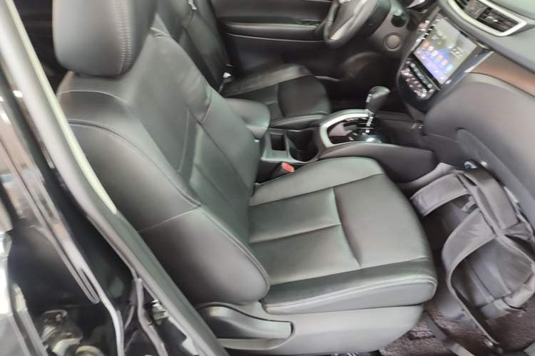 Used Nissan X-Trail 2014 2.0L CVT Comfort Edition 2WD Right Front Seat