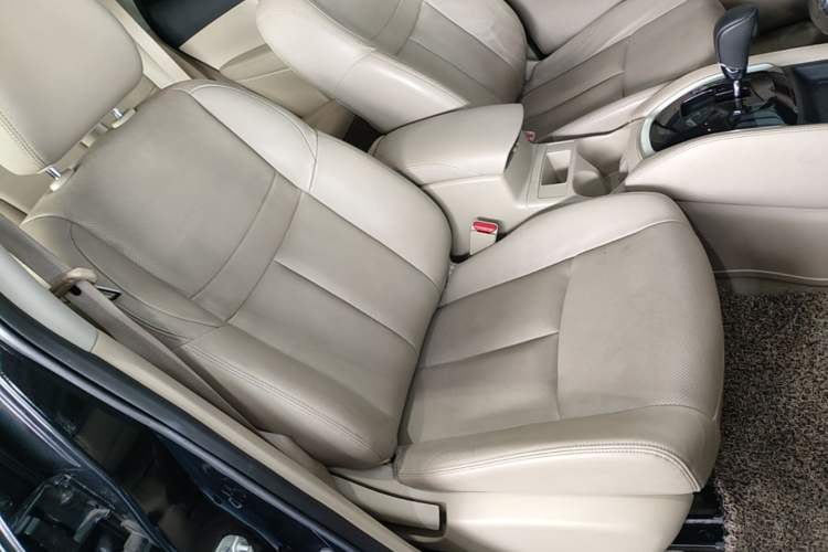 Used Nissan X-Trail 2014 2.0L CVT Smart Edition 2WD Right Front Seat