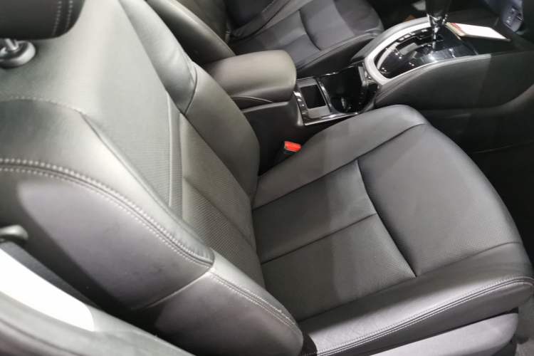 Used Nissan X-Trail 2014 2.0L CVT Smart Edition 2WD Right Front Seat