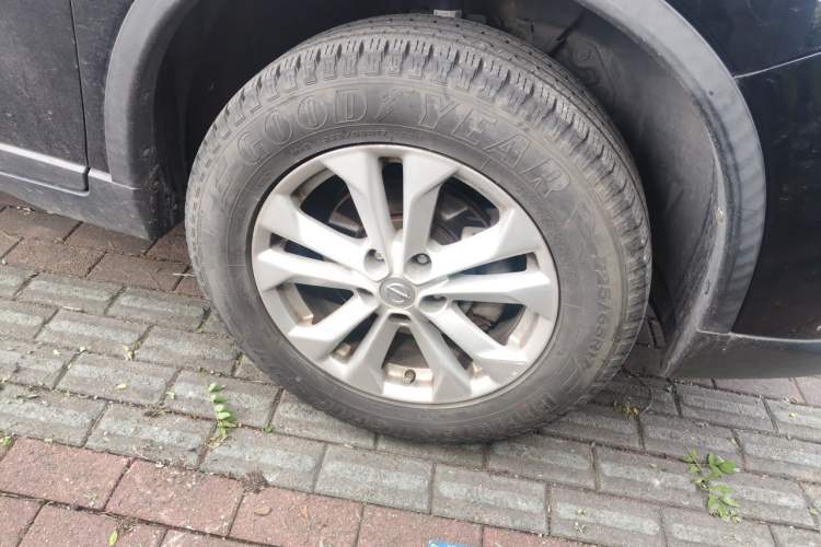 Used Nissan X-Trail 2014 2.0L CVT Comfort Edition 2WD Right Front Wheel Hub
