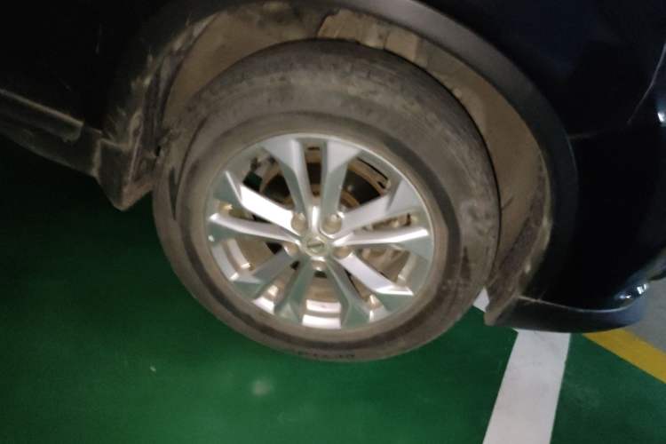 Used Nissan X-Trail 2014 2.0L CVT Comfort Edition 2WD Right Front Wheel Hub