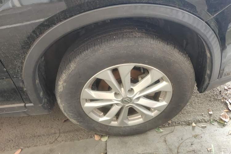 Used Nissan X-Trail 2014 2.0L CVT Comfort Edition 2WD Right Front Wheel Hub