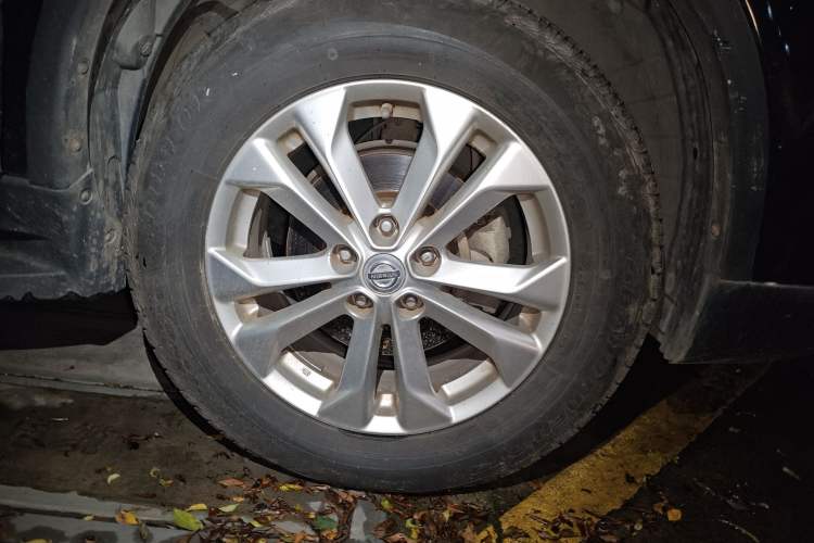 Used Nissan X-Trail 2014 2.0L CVT Comfort Edition 2WD Right Front Wheel Hub