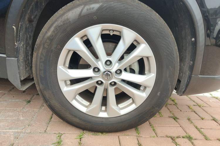Used Nissan X-Trail 2014 2.5L CVT Luxury Edition 4WD Right Front Wheel Hub