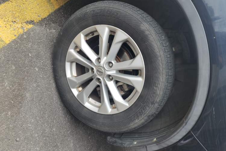 Used Nissan X-Trail 2014 2.0L CVT Comfort Edition 2WD Right Front Wheel Hub