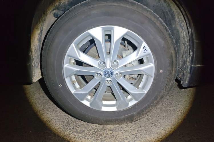 Used Nissan X-Trail 2014 2.5L CVT Luxury Edition 4WD Right Front Wheel Hub
