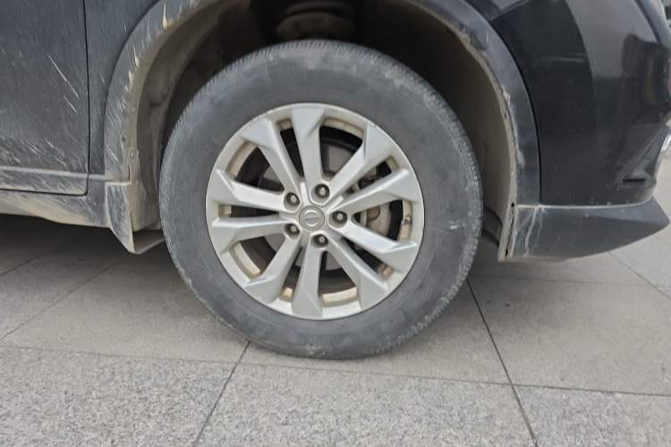 Used Nissan X-Trail 2014 2.0L CVT Comfort Edition 2WD Right Front Wheel Hub