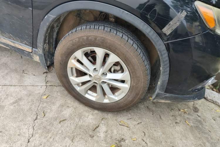 Used Nissan X-Trail 2014 2.5L CVT Luxury Edition 4WD Right Front Wheel Hub