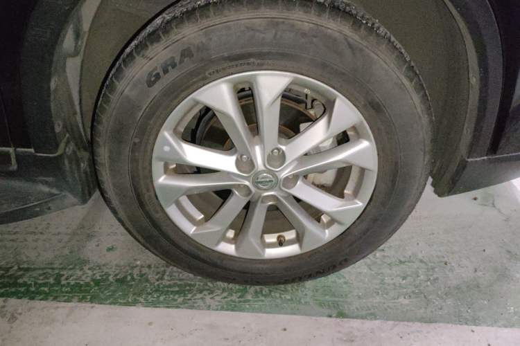 Used Nissan X-Trail 2014 2.5L CVT Luxury Edition 4WD Right Front Wheel Hub