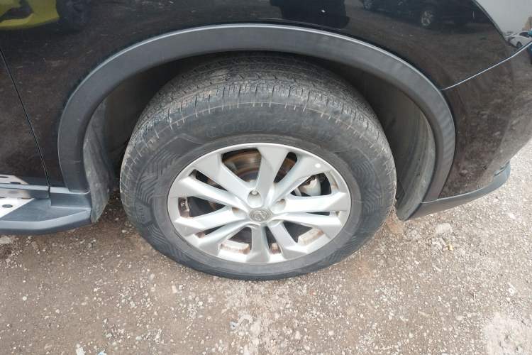 Used Nissan X-Trail 2014 2.0L CVT Comfort Edition 2WD Right Front Wheel Hub