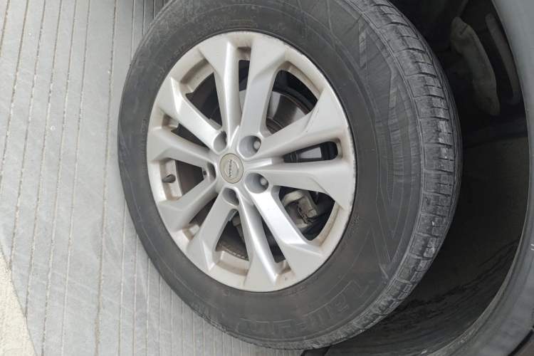 Used Nissan X-Trail 2014 2.0L CVT Comfort Edition 2WD Right Front Wheel Hub