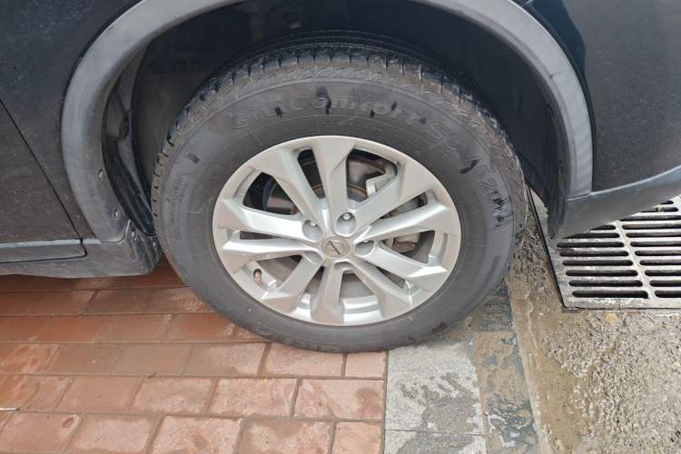 Used Nissan X-Trail 2014 2.0L CVT Comfort Edition 2WD Right Front Wheel Hub