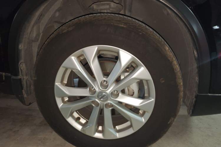 Used Nissan X-Trail 2014 2.0L CVT Comfort Edition 2WD Right Front Wheel Hub