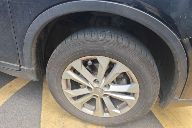 Used Nissan X-Trail 2014 2.0L CVT Comfort Edition 2WD Right Front Wheel Hub
