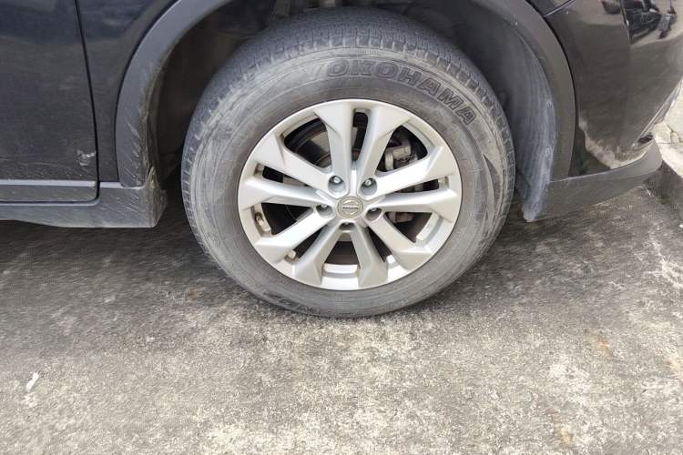 Used Nissan X-Trail 2014 2.5L CVT Leading Edition 4WD Right Front Wheel Hub