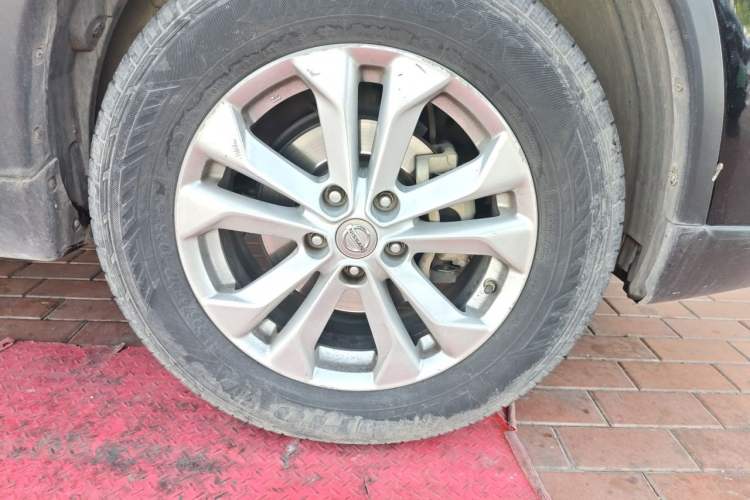 Used Nissan X-Trail 2014 2.5L CVT Luxury Edition 4WD Right Front Wheel Hub