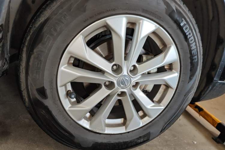 Used Nissan X-Trail 2014 2.0L CVT Comfort Edition 2WD Right Front Wheel Hub