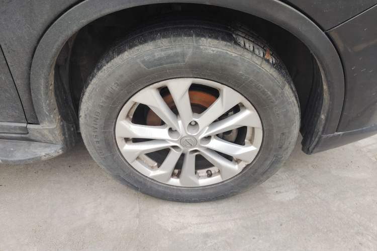Used Nissan X-Trail 2014 2.5L CVT Luxury Edition 4WD Right Front Wheel Hub