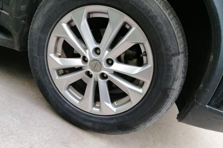 Used Nissan X-Trail 2014 2.5L CVT Luxury Edition 4WD Right Front Wheel Hub
