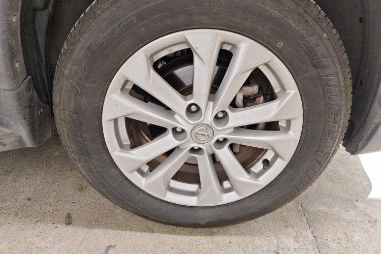 Used Nissan X-Trail 2014 2.0L CVT Comfort Edition 2WD Right Front Wheel Hub