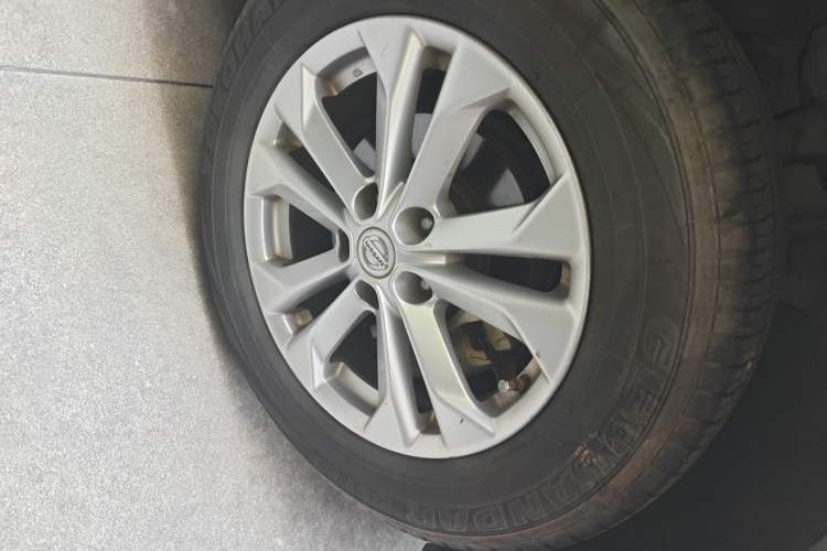 Used Nissan X-Trail 2014 2.0L CVT Comfort Edition 2WD Right Front Wheel Hub