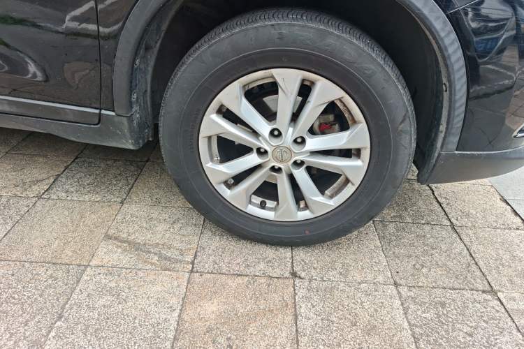 Used Nissan X-Trail 2014 2.0L CVT Comfort Edition 2WD Right Front Wheel Hub