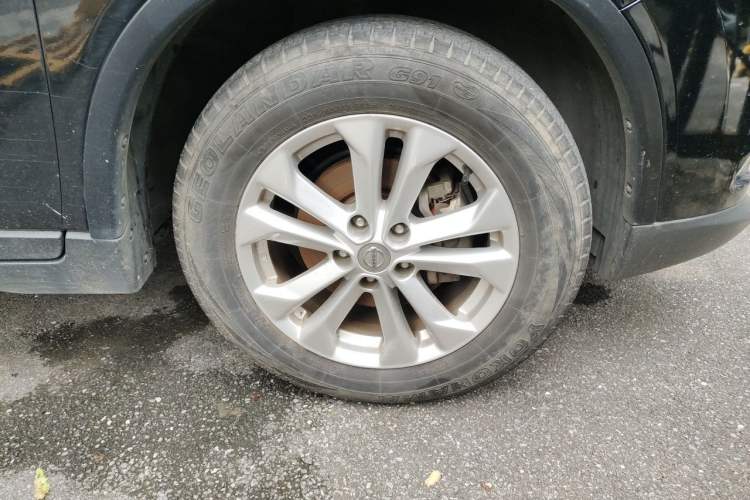 Used Nissan X-Trail 2014 2.5L CVT Leading Edition 4WD Right Front Wheel Hub
