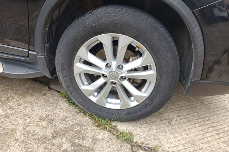 Used Nissan X-Trail 2014 2.0L CVT Comfort Edition 2WD Right Front Wheel Hub