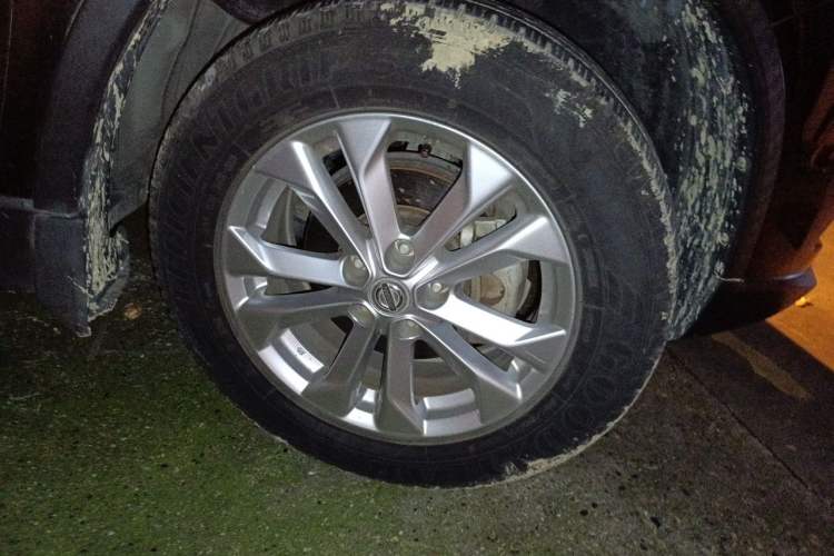 Used Nissan X-Trail 2014 2.0L CVT Comfort Edition 2WD Right Front Wheel Hub