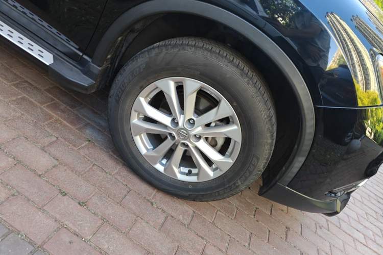 Used Nissan X-Trail 2014 2.0L CVT Smart Edition 2WD Right Front Wheel Hub
